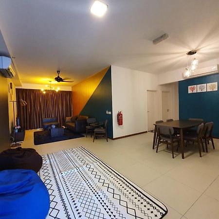 The Landmark By Katana 3Br To 4Br Luxury Seaview Landmark Homestay At Gurney 15-16Pax 无敌海景套房 Tanjung Tokong Bagian luar foto