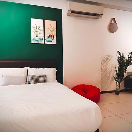 The Landmark By Katana 3Br To 4Br Luxury Seaview Landmark Homestay At Gurney 15-16Pax 无敌海景套房 Tanjung Tokong Bagian luar foto