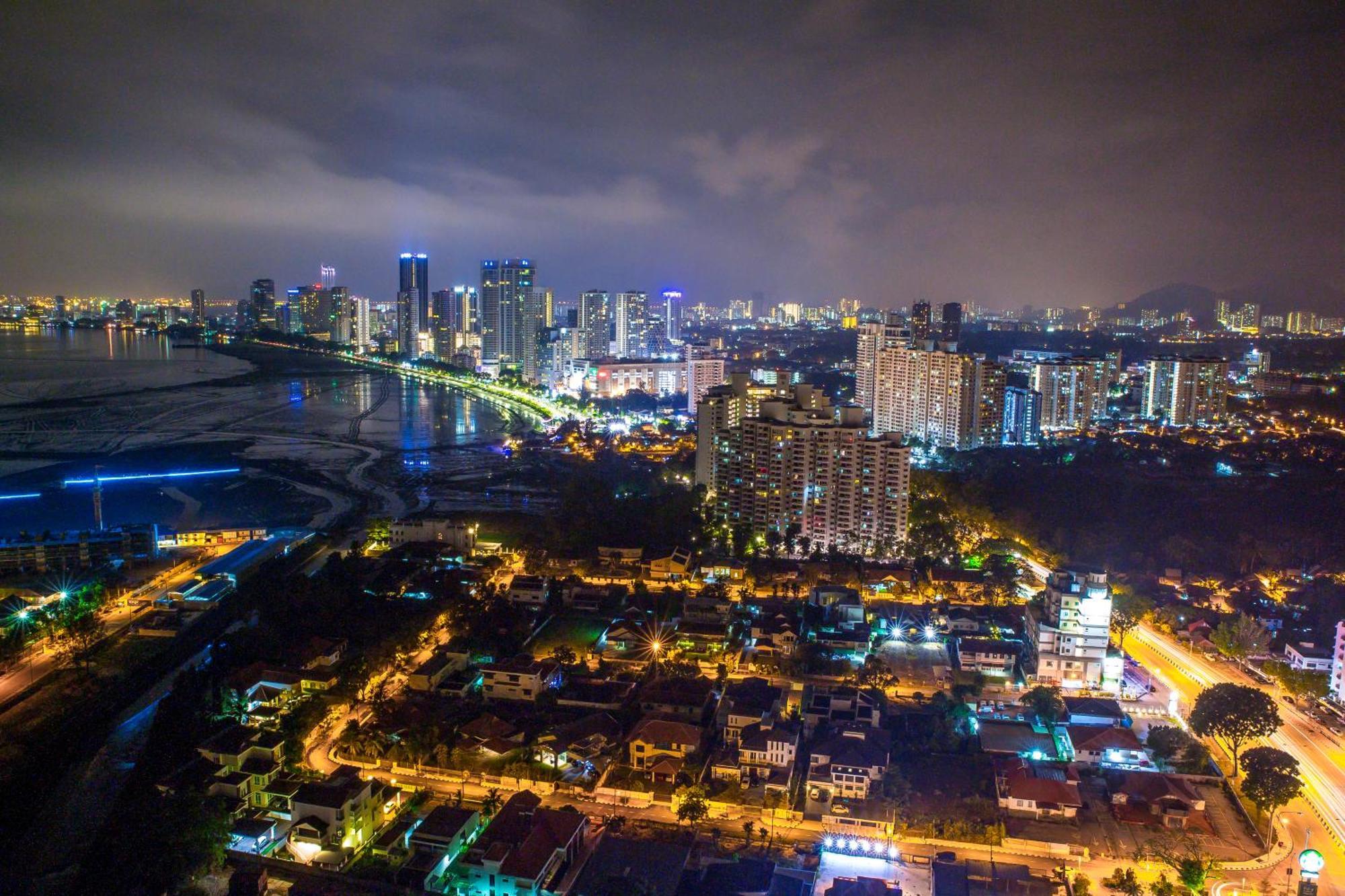 The Landmark By Katana 3Br To 4Br Luxury Seaview Landmark Homestay At Gurney 15-16Pax 无敌海景套房 Tanjung Tokong Bagian luar foto